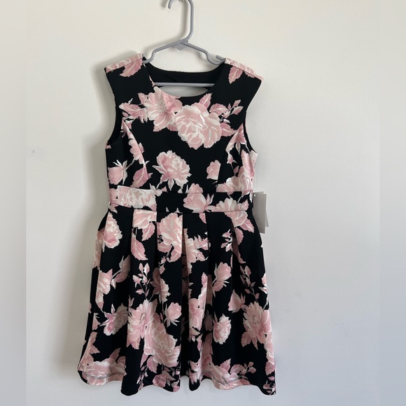 Girls dress - Picture 2 of 5